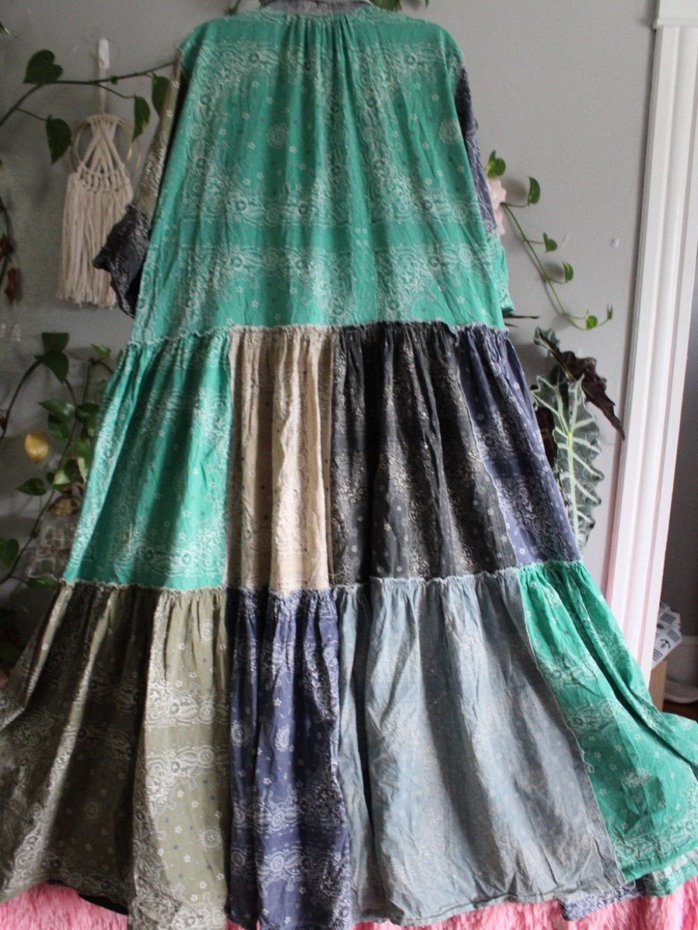 Oli & Hali Patchwork Bandana Print Tiered Maxi Dress Size L Fits XL–2XL - Picture 6 of 7